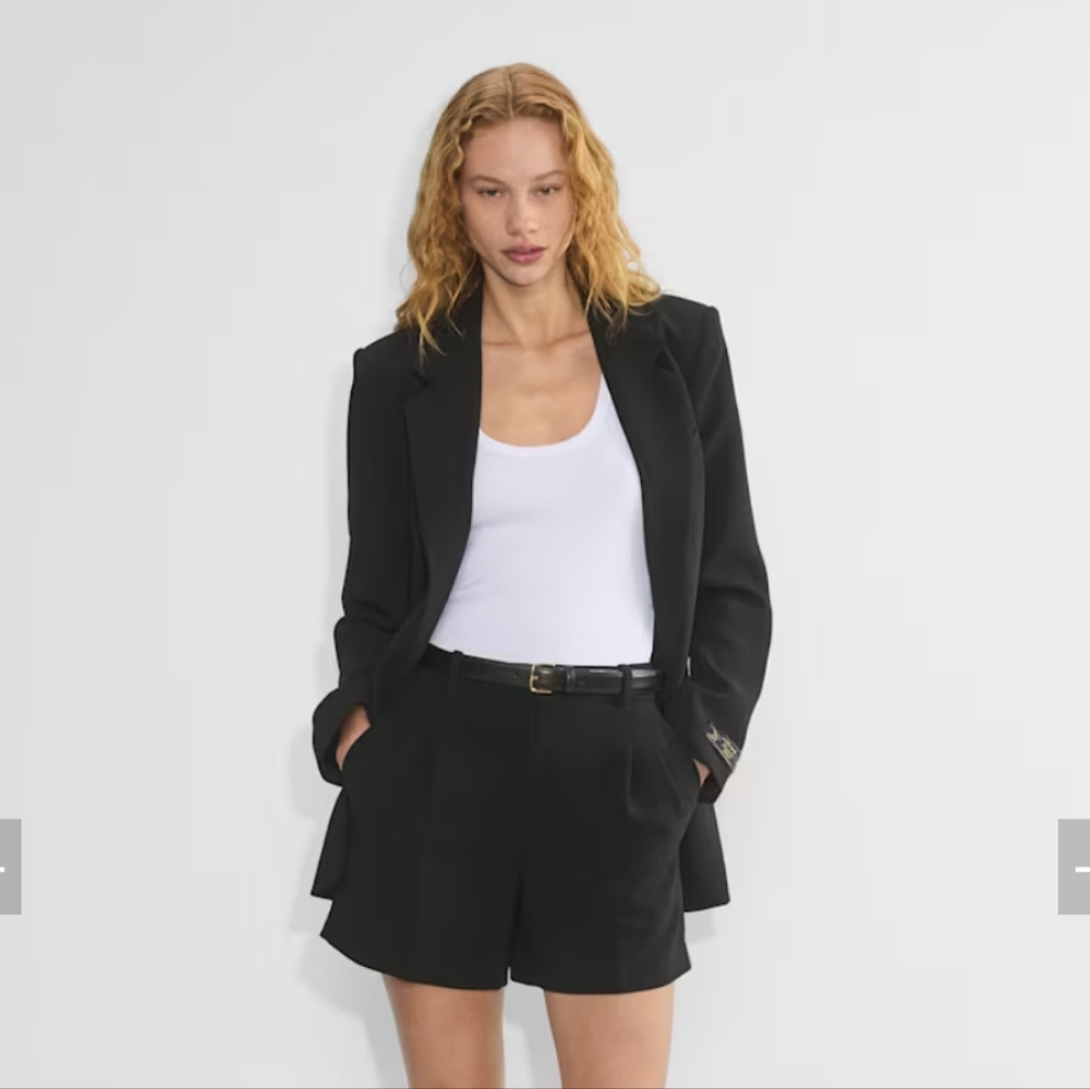 Aritzia Wilfred Effortless Shorts - Crepette Fabric - Black - Size 2